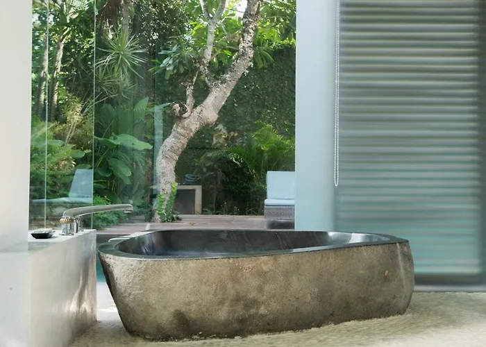 Sassy - Stunning Private Award Winning Oasis Villa Seminyak