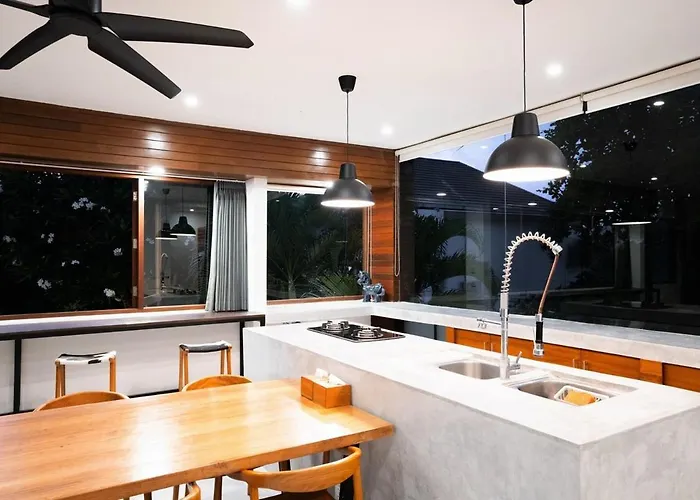 Sassy - Stunning Private Award Winning Oasis Villa Seminyak